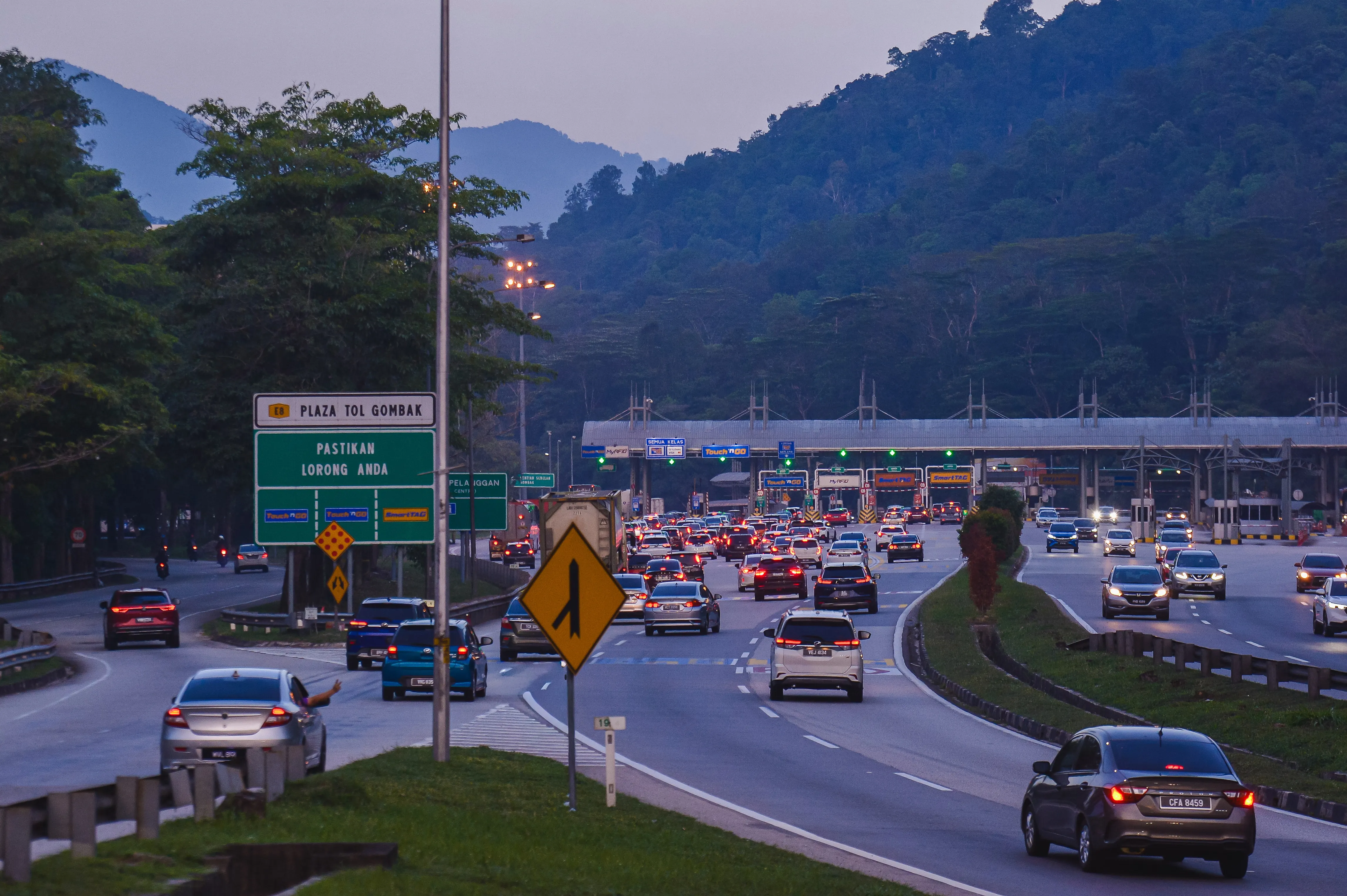 Rawang crash worsens gridlock from Aidilfitri exodus