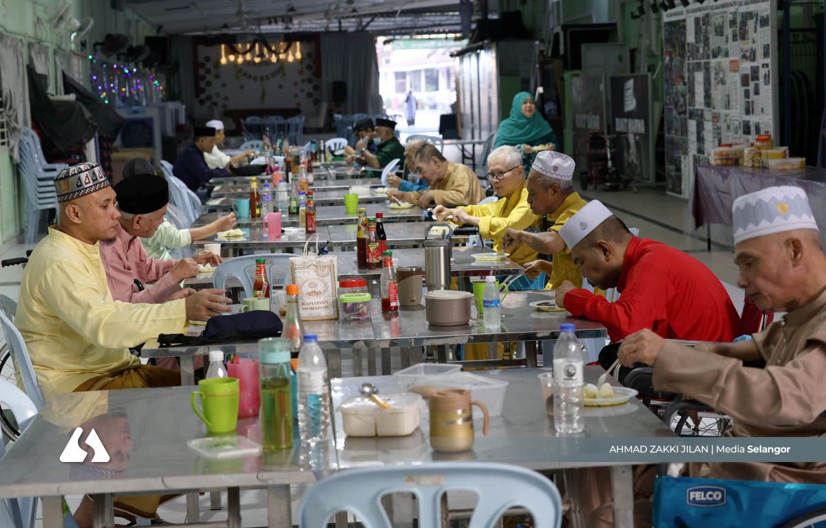 Aidilfitri without family, yet surrounded by friends at Rumah Jagaan Mahmudah