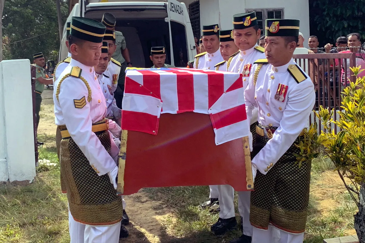 Jenazah dua tentera maut di Setiu selamat dikebumikan