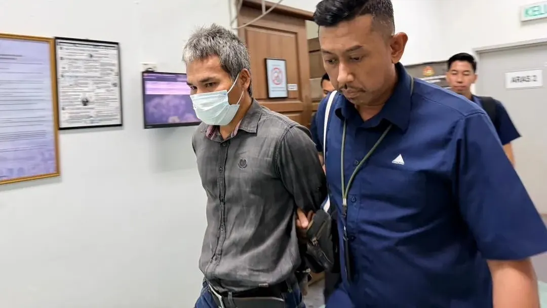 Hina al-Quran, Tun Abdullah di Facebook: Lelaki dipenjara 10 bulan, denda RM50,000