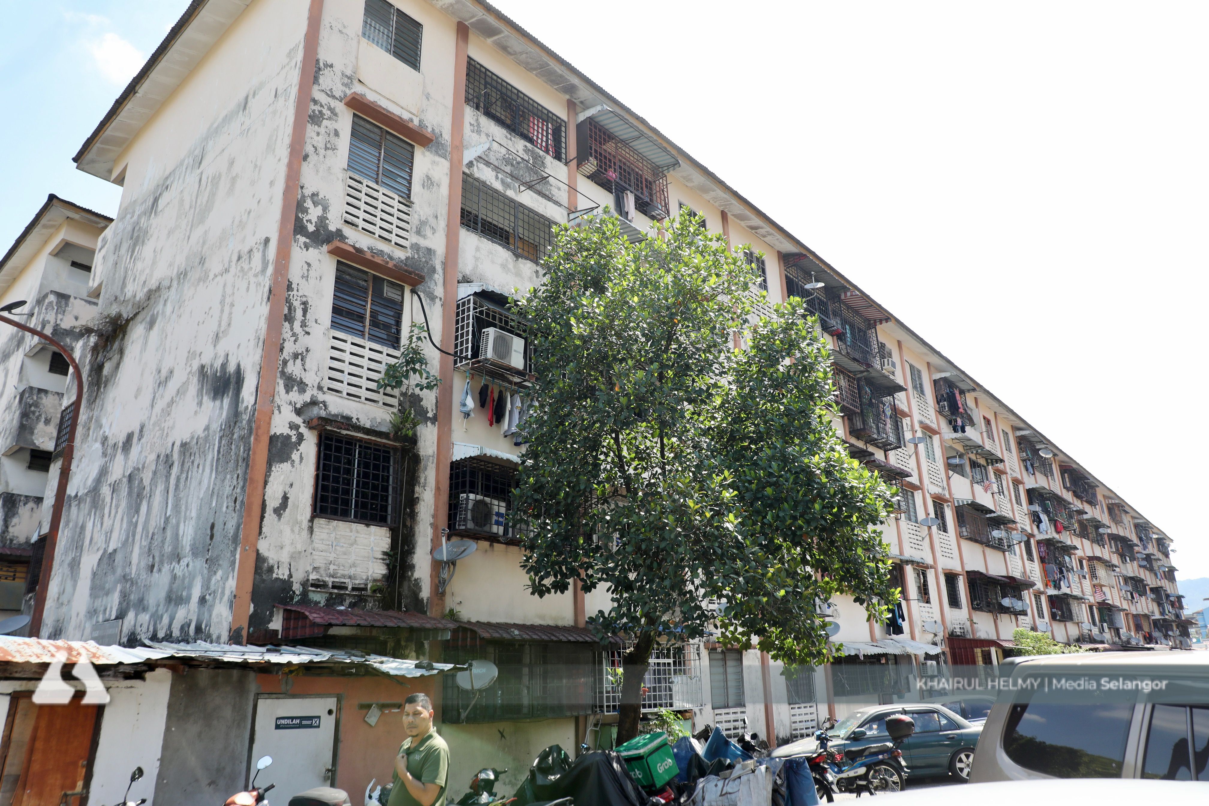 组屋外墙脱落屋顶受损 游佳豪助申请翻修拨款