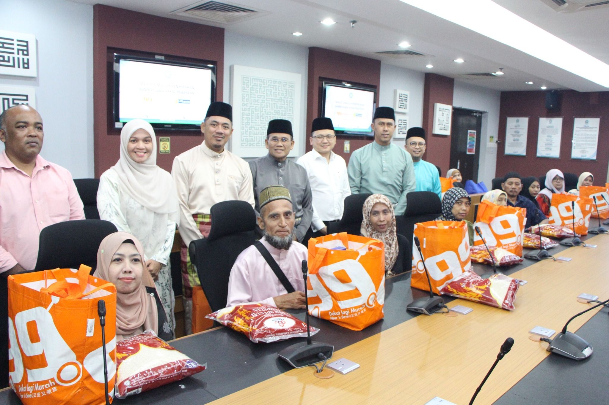 MAIS terima 1,000 bakul makanan sumbangan 99 Speedmart untuk asnaf