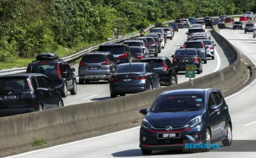 Aliran trafik perlahan di beberapa lebuh raya utama pagi ini