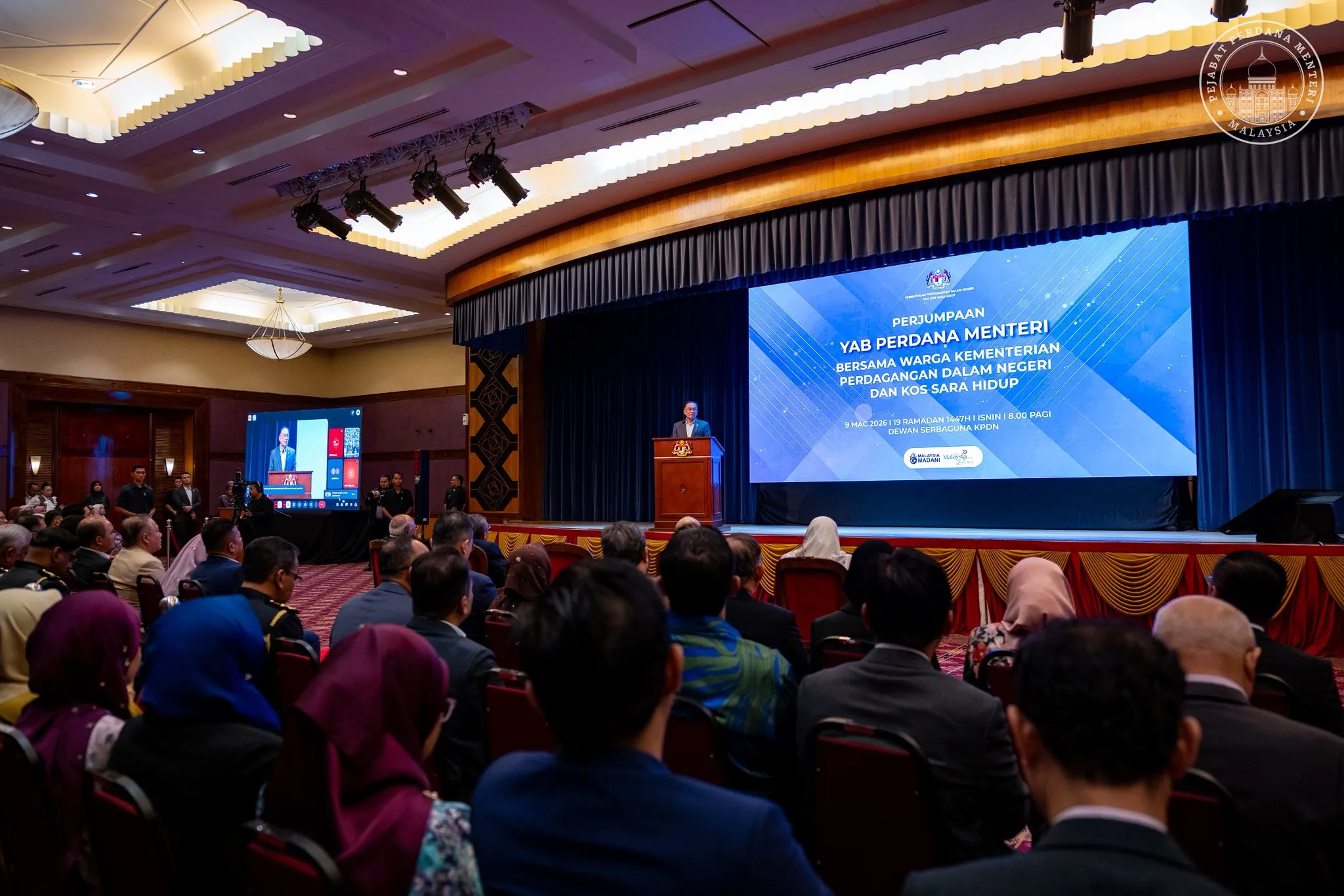 Kerajaan usaha kekalkan RON95 RM1.99 seliter