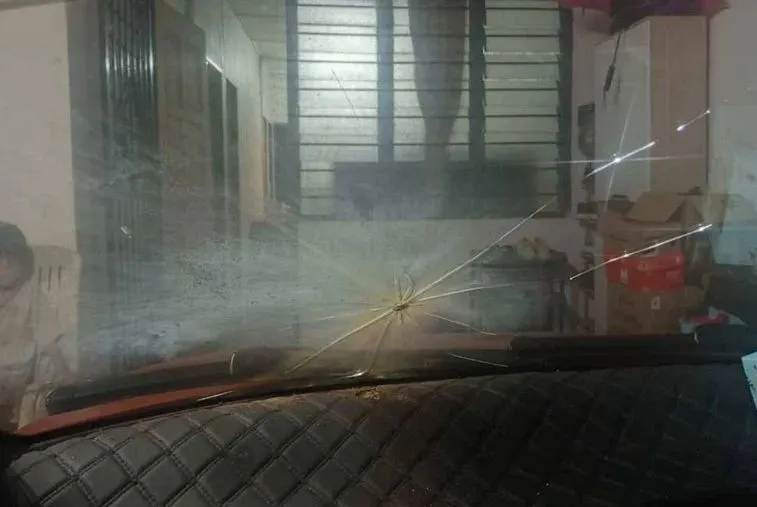 Bunga api 'sesat' masuk kereta, nyaris terkena muka bayi