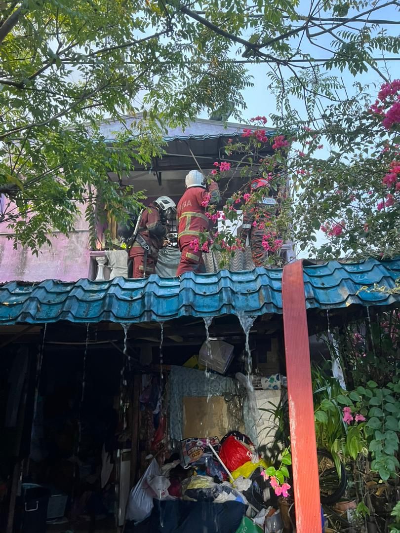 Dua rumah teres terbakar, tiada mangsa terlibat 