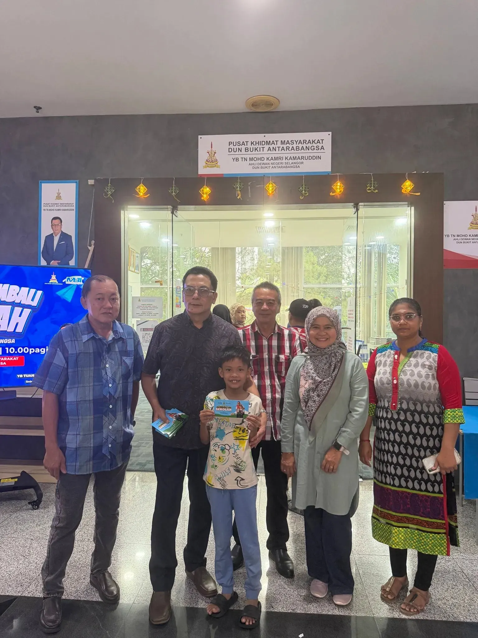 296 pelajar DUN Bukit Antarabangsa terima bantuan kembali ke sekolah