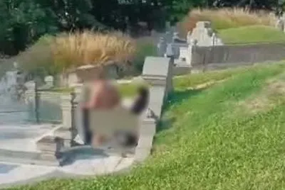 光天化日义山上演活春宫 警捕涉案男女助查