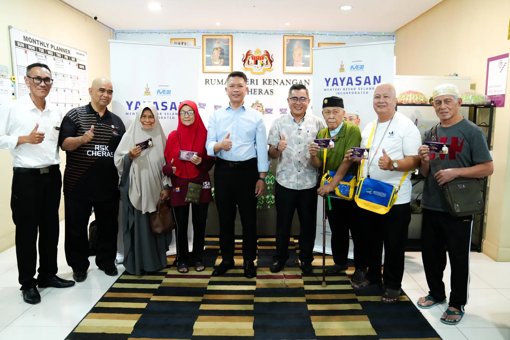 Rezeki umrah, Yayasan MBI hulur wang saku kepada lima warga emas 