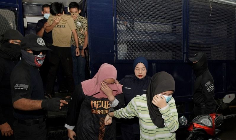 Lapan individu termasuk dua wanita didakwa ahli ‘Geng Adik Labu Besar’