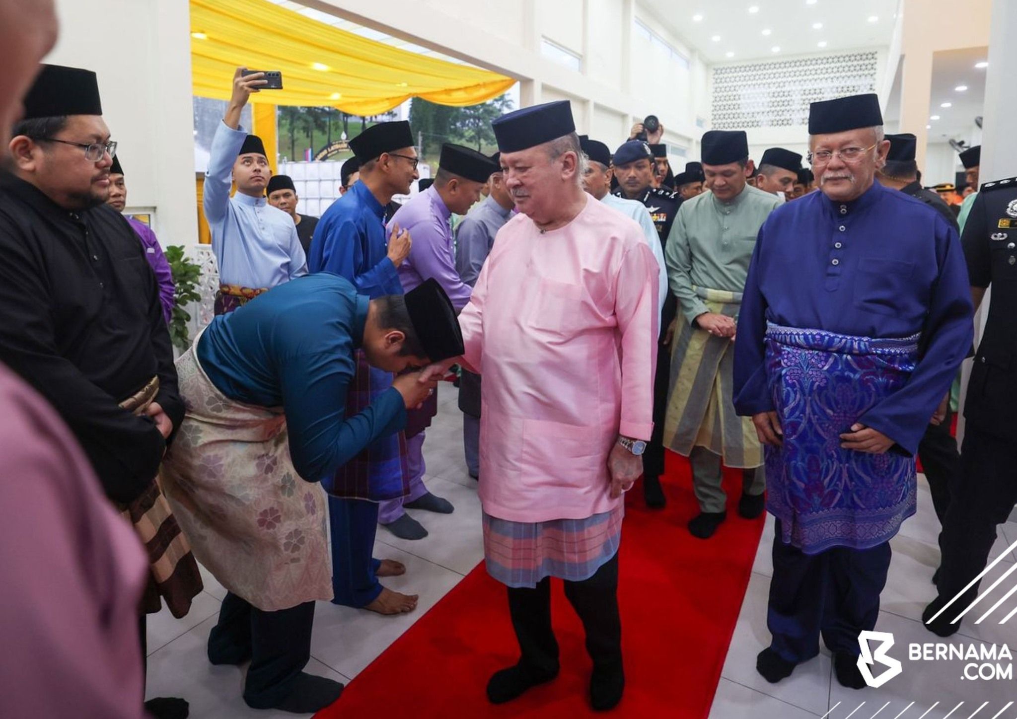 Agong rasmi Masjid UPNM Sultan Ibrahim, berbuka puasa bersama warga universiti
