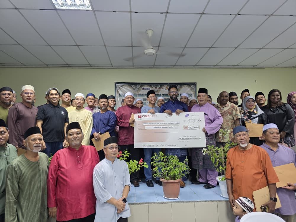 கோத்தா கெமுனிங் சட்டமன்ற தொகுதியின் இஃப்தார் நிகழ்ச்சி; மசூதிகள் மற்றும் சுராவ்களுக்கு 65,000 ரிங்கிட் நிதியுதவி