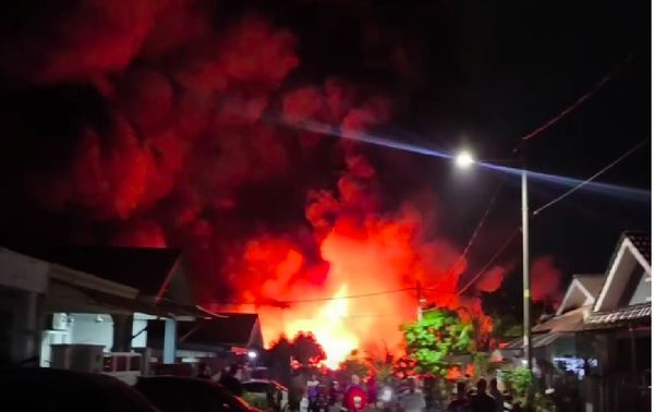 Towering flames destroy four factories in Balakong fire