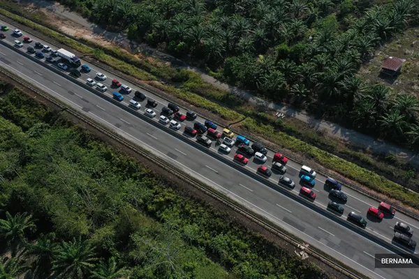 Aidilfitri: Polis jangka laluan Gua Musang sesak hingga malam ini