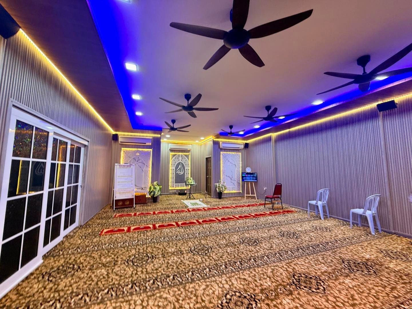 Surau Nurul Iman terima sumbangan karpet baharu bernilai RM20,000