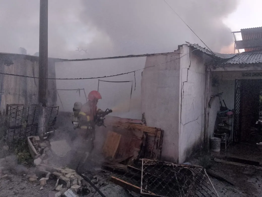 Klang blaze damages house, boutique, and grocery store