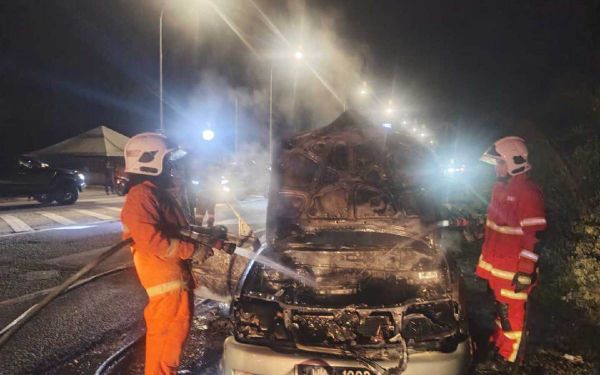 Lima sekeluarga cemas kereta terbakar ketika pulang ke kampung