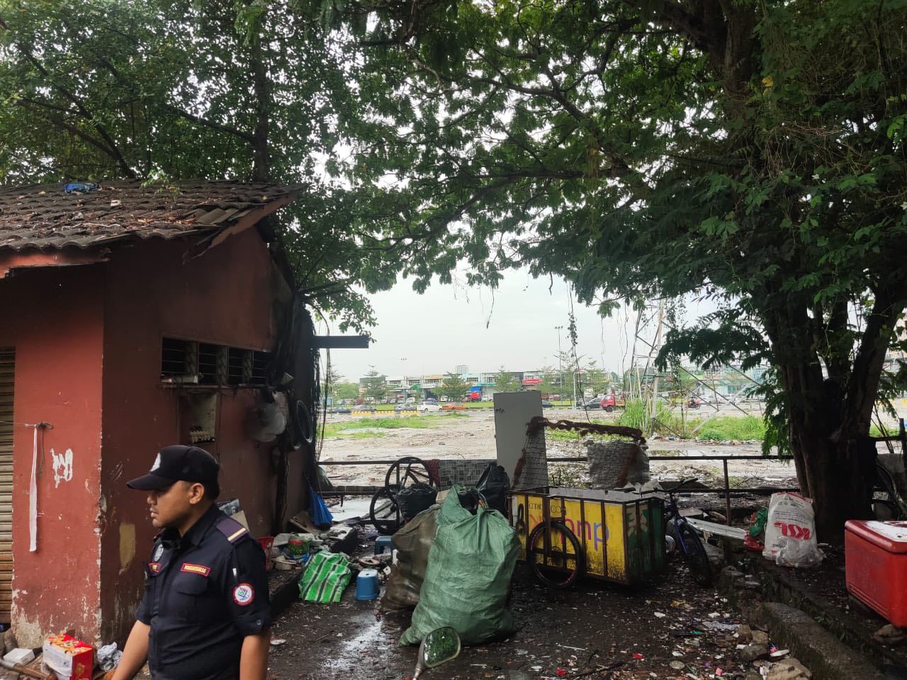 Aduan longgokan sampah, dua basikal roda tiga milik warga asing disita MBSJ