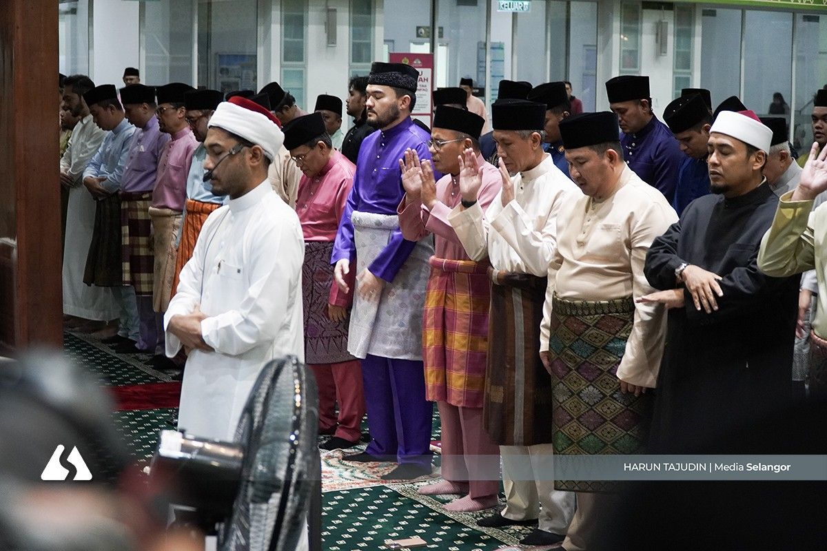 Raja Muda buka puasa, solat Tarawih bersama rakyat