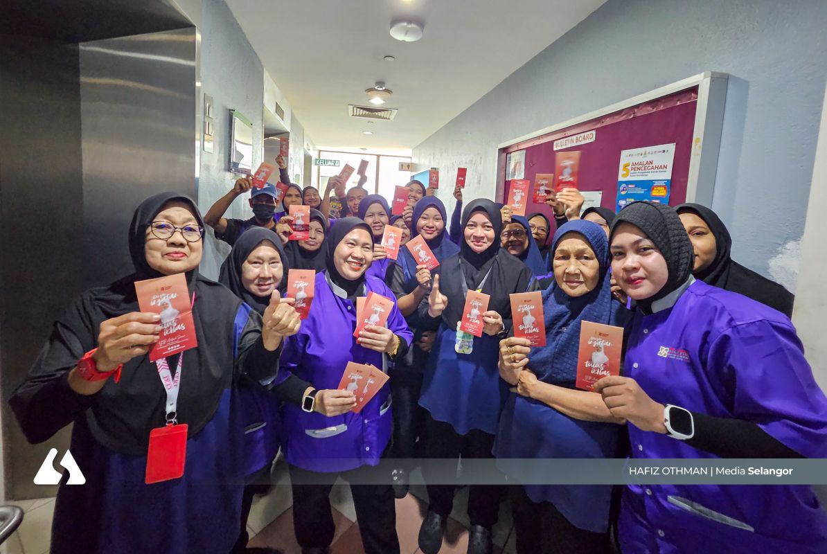 雪州政府大厦28清洁工    获赠开斋节红包表彰贡献