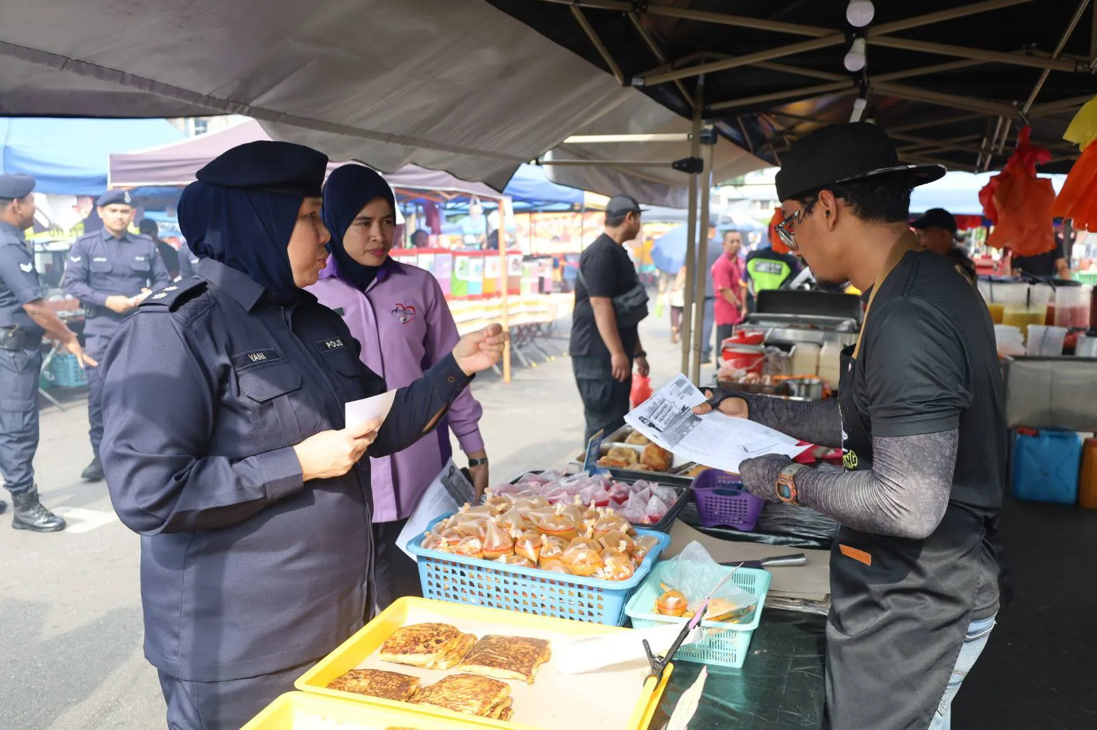 Ketua Polis Klang Selatan turun padang santuni peniaga Bazar Ramadan Sri Andalas
