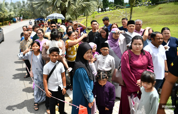 Aidilfitri open house tradition continues to nurture unity, goodwill