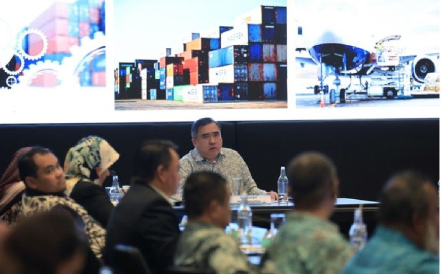 配扭锁开放式半拖车获准注册  交通部：仅限港口与企业运输