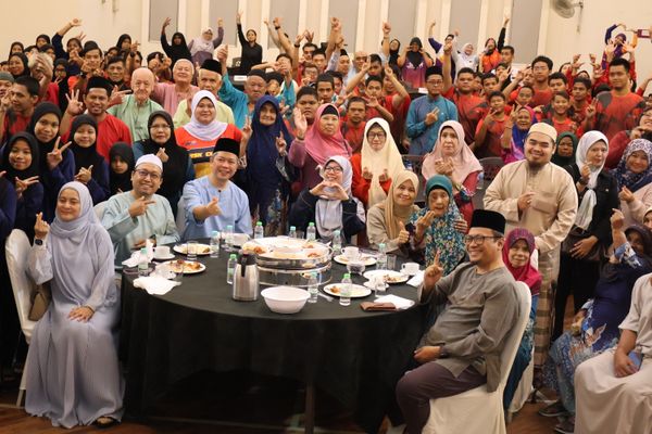 EXCO santuni OKU, kanak-kanak dan warga emas ketika sahur