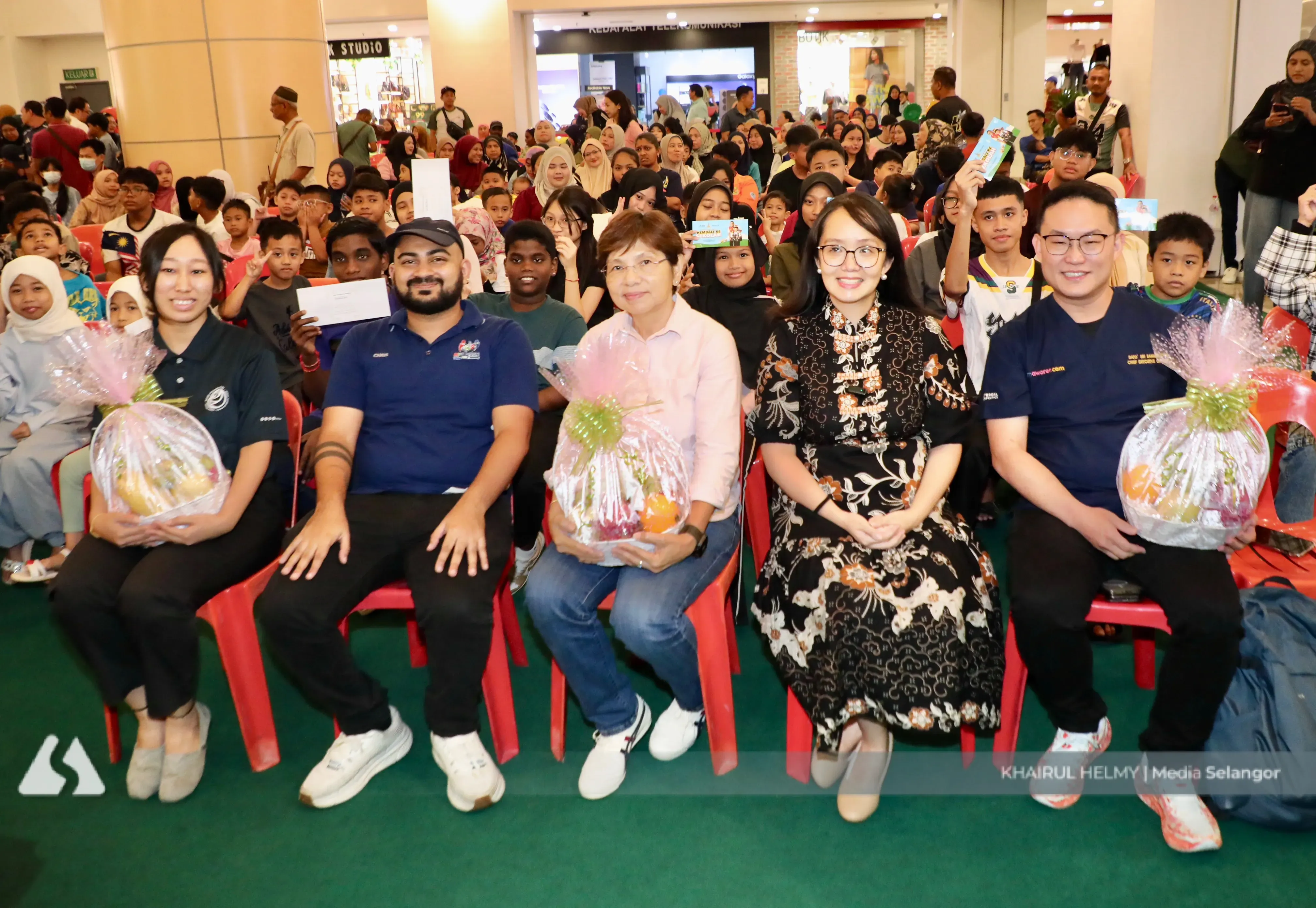 சுபாங் ஜெயா சட்டமன்றத் தொகுதியைச் சேர்ந்த 387 மாணவர்களுக்குக் கல்வி நிதியுதவி வழங்கப்பட்டது