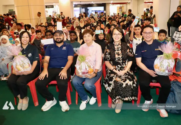 சுபாங் ஜெயா சட்டமன்றத் தொகுதியைச் சேர்ந்த 387 மாணவர்களுக்குக் கல்வி நிதியுதவி வழங்கப்பட்டது