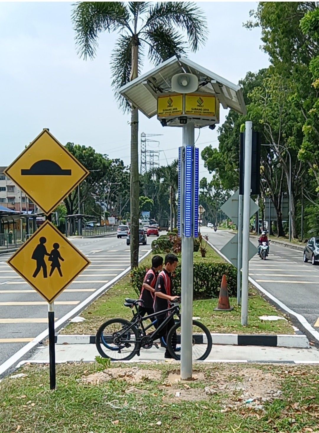 梳邦市厅启用智能感测系统 强化行人过路安全