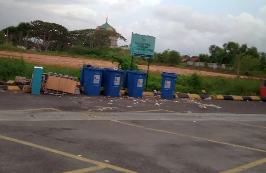 瓜雪美食中心垃圾桶被滥用 市议会加强巡逻维护环境