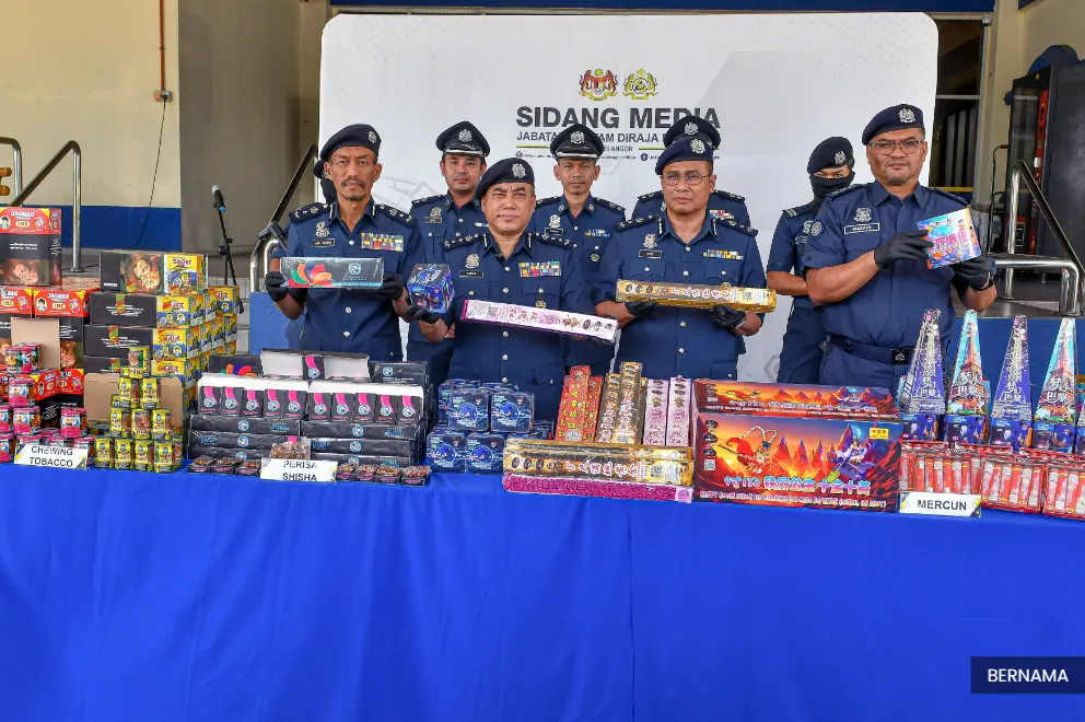 Customs Dept seizes firecrackers, shisha flavours, chewing tobacco worth over RM1.5m