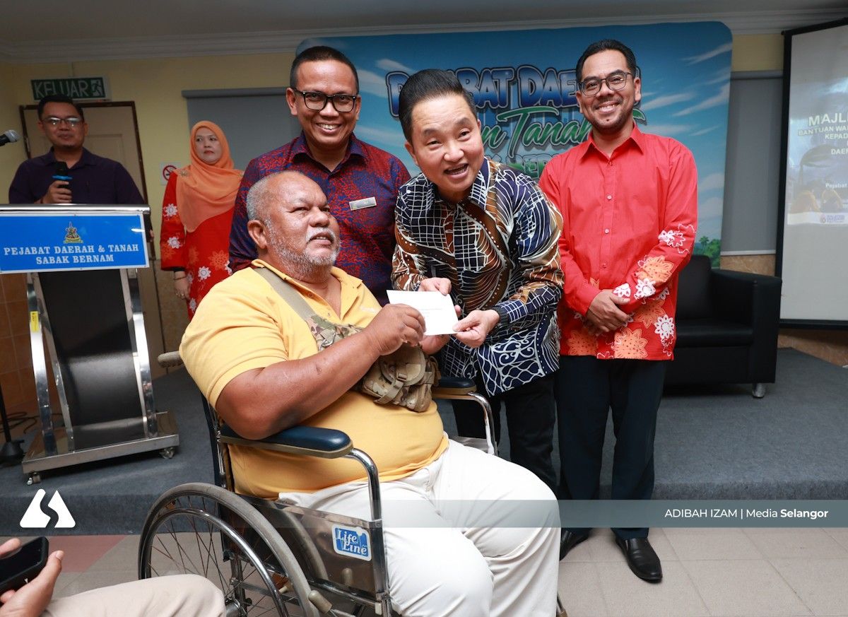 200 households affected by high-tide disaster receive RM500 aid from state