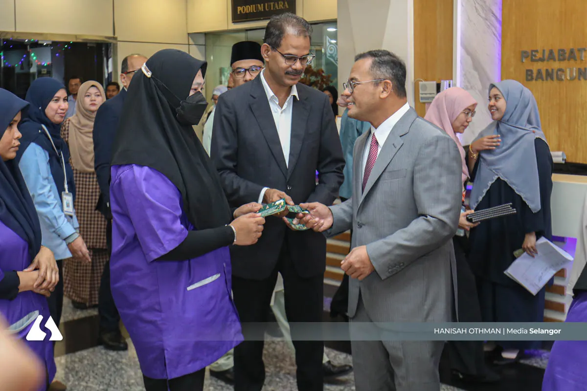 63 Selangor support staff get RM200 Jom Shopping Aidilfitri vouchers