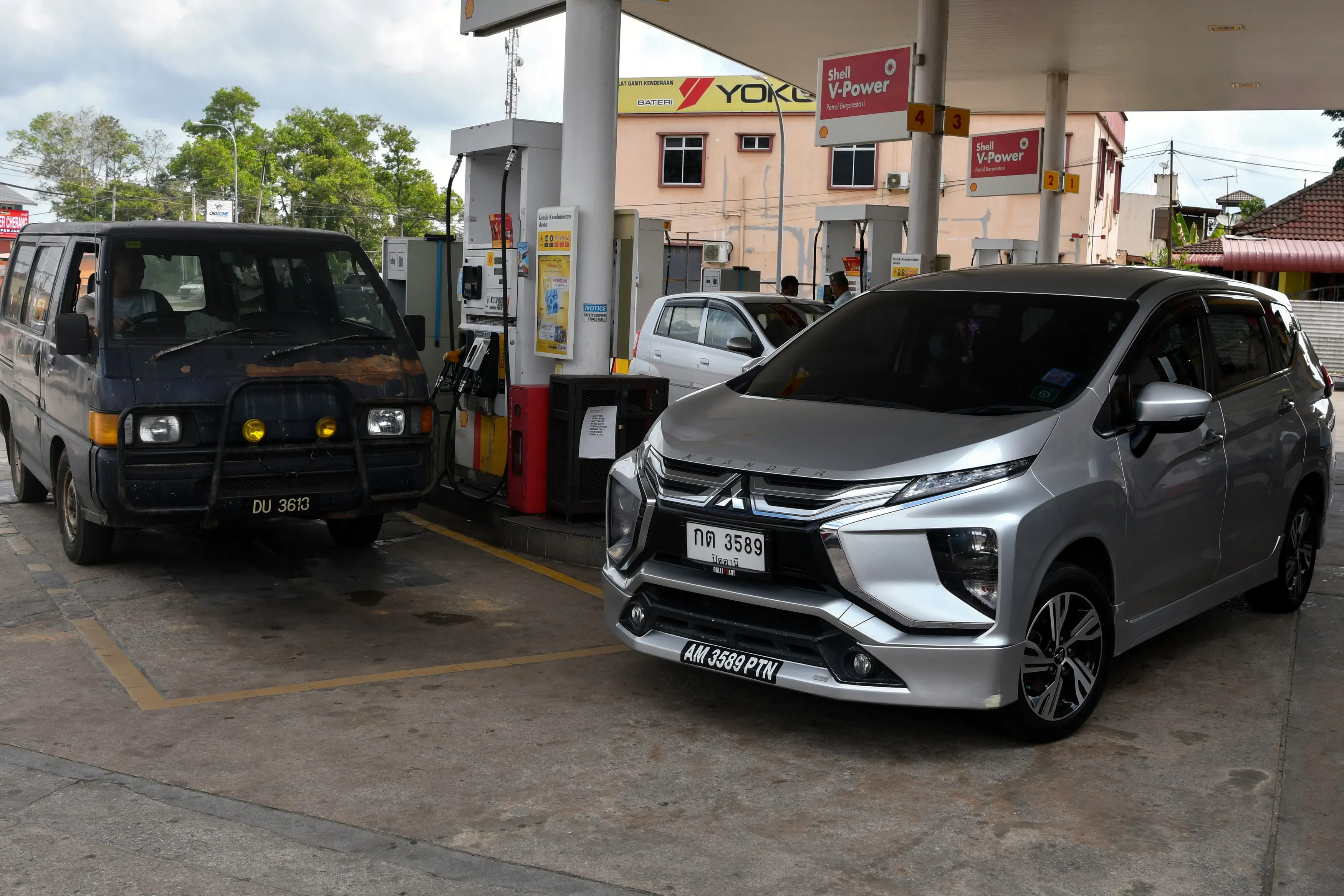 எல்லைப் பகுதி எரிபொருள் நிலையங்களில் கடத்தல் நடவடிக்கைகளைத் தடுக்க காவல்துறை கண்காணிப்பு தீவிரம்