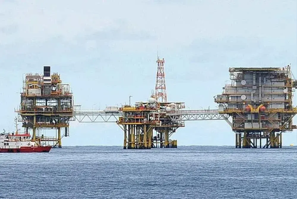 ஒரு நாளைக்கு 350,000 பீப்பாய் எண்ணெய் உற்பத்தி; ஆனால் மலேசியாவின் பயன்பாடு 700,000 பீப்பாய்