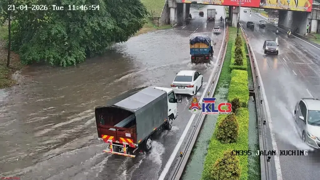 Banjir kilat di KL, beberapa jalan utama terjejas
