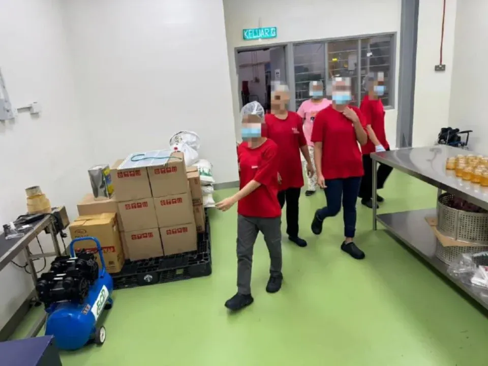 சட்டவிரோத குடியேறிகளை வேலைக்கு அமர்த்திய முதலாளிகள் மீது குடிநுழைவுத்துறை சோதனை: 45 பேர் கைது