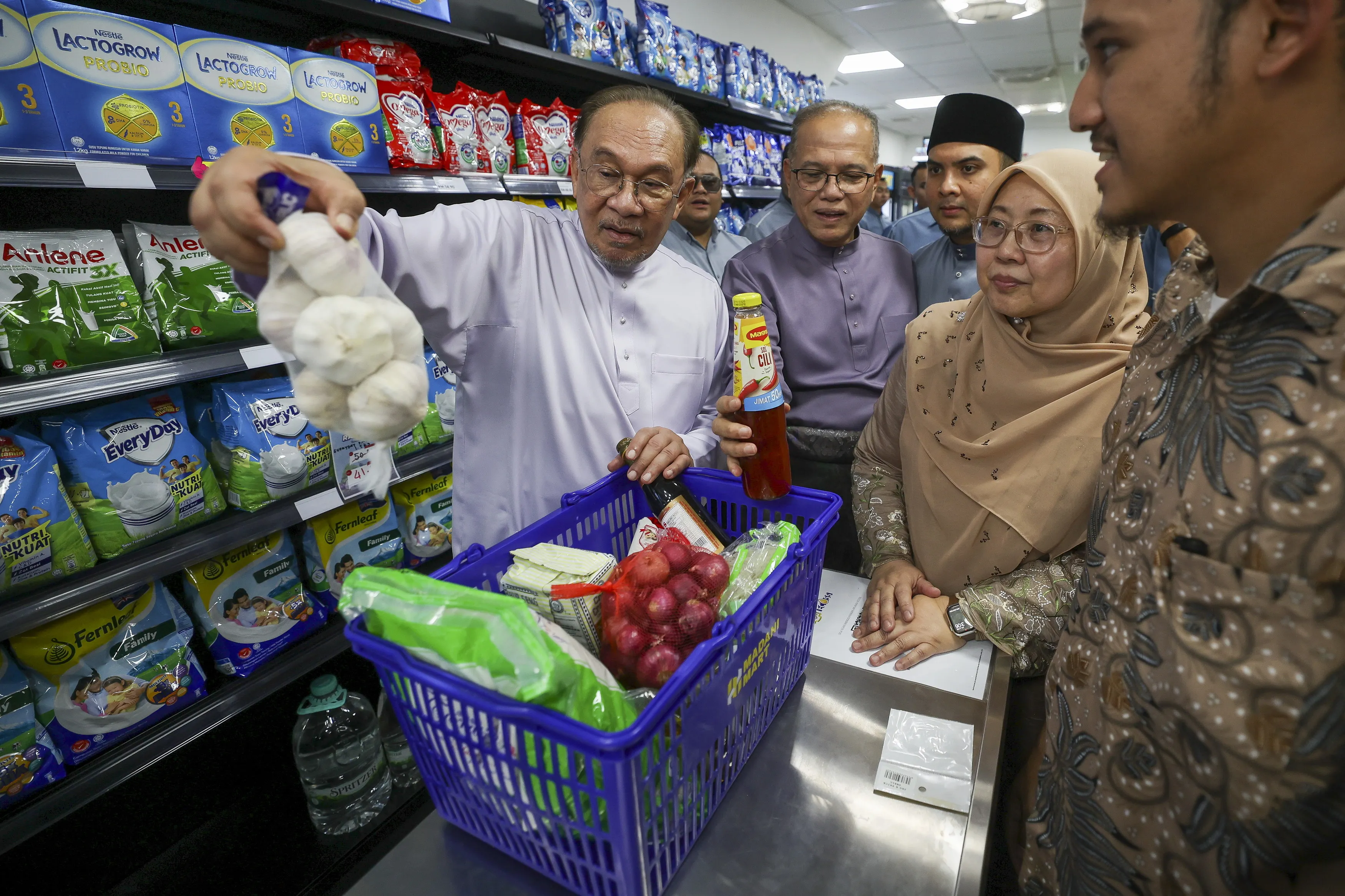 Cawangan pertama MADANI Mart dibuka, usaha tangani kos sara hidup