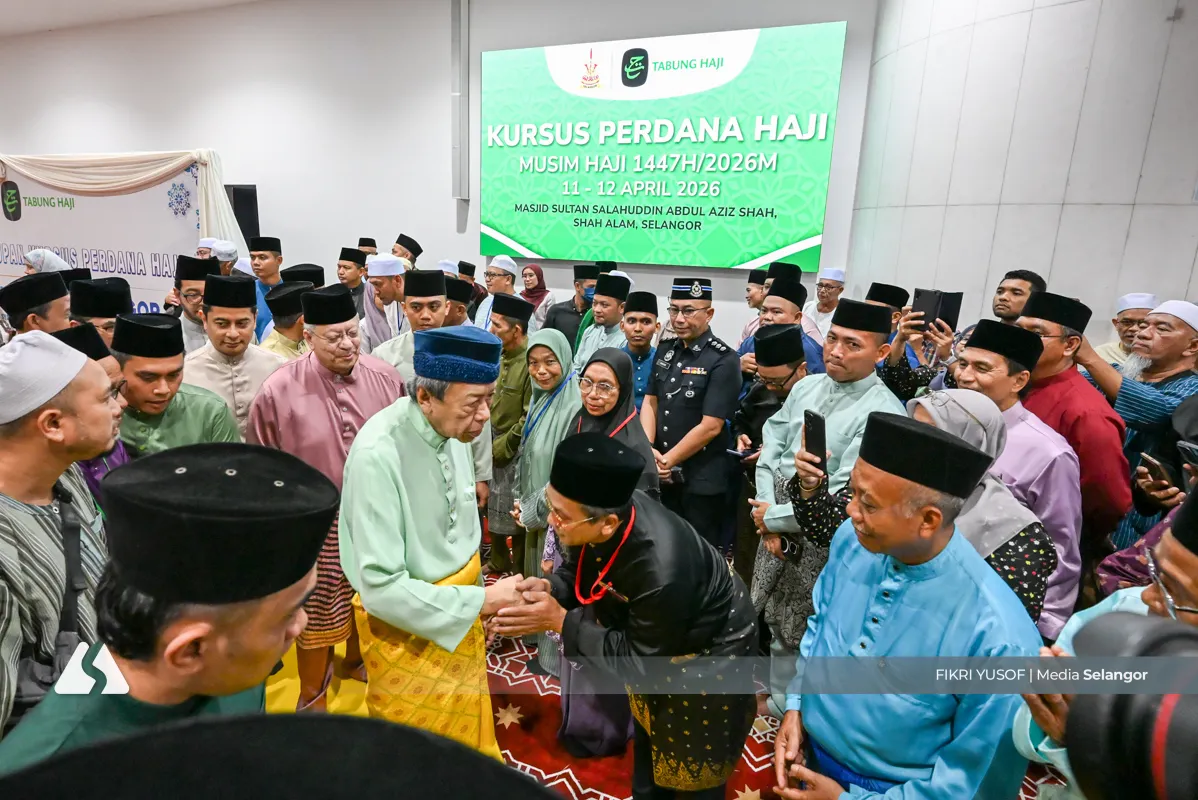 Simpanan duit raya sejak kecil, empat beradik tunai haji usia muda