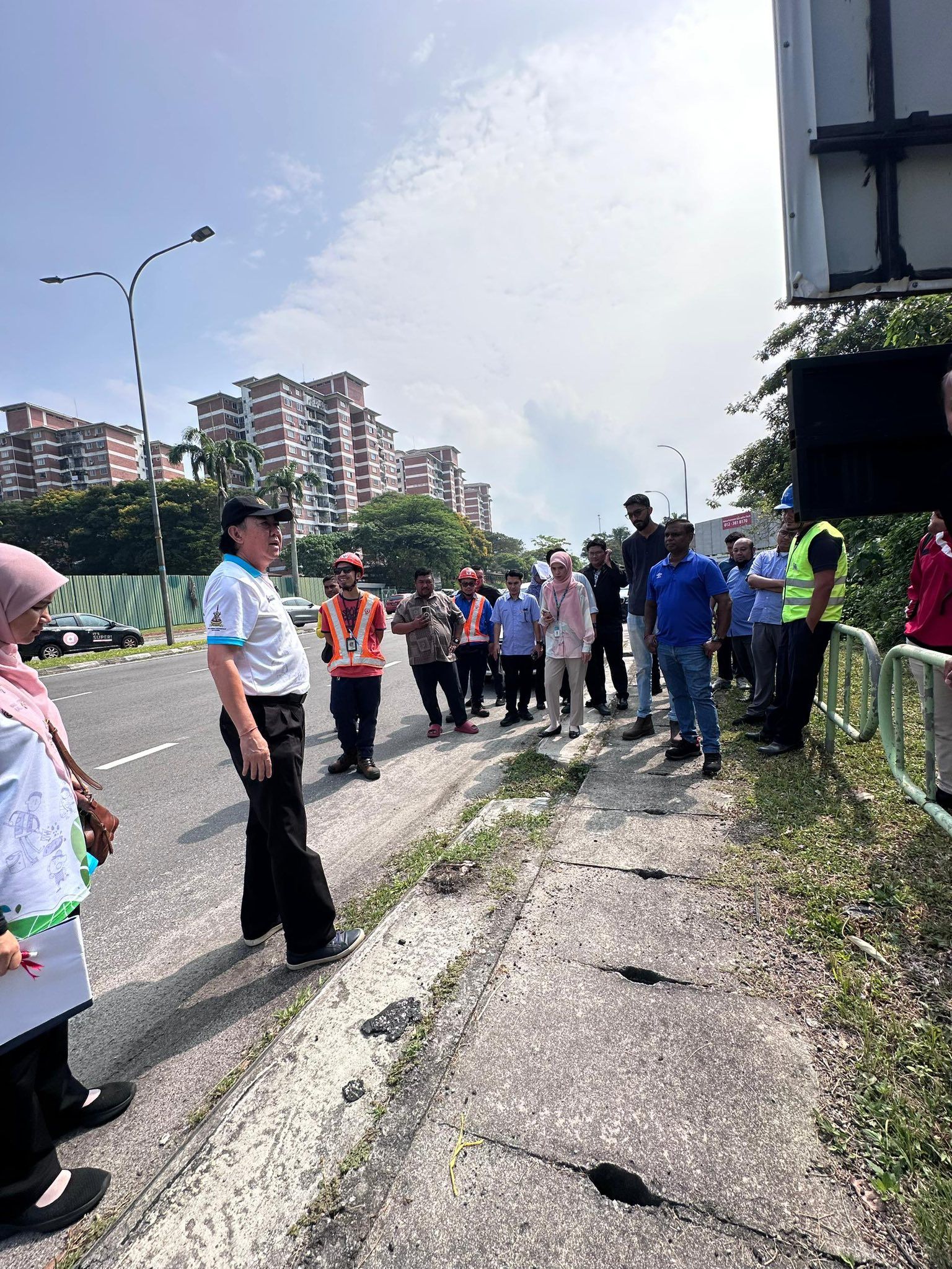 双溪龙路民生问题一箩筐 张睷洋促加影市会提高效率