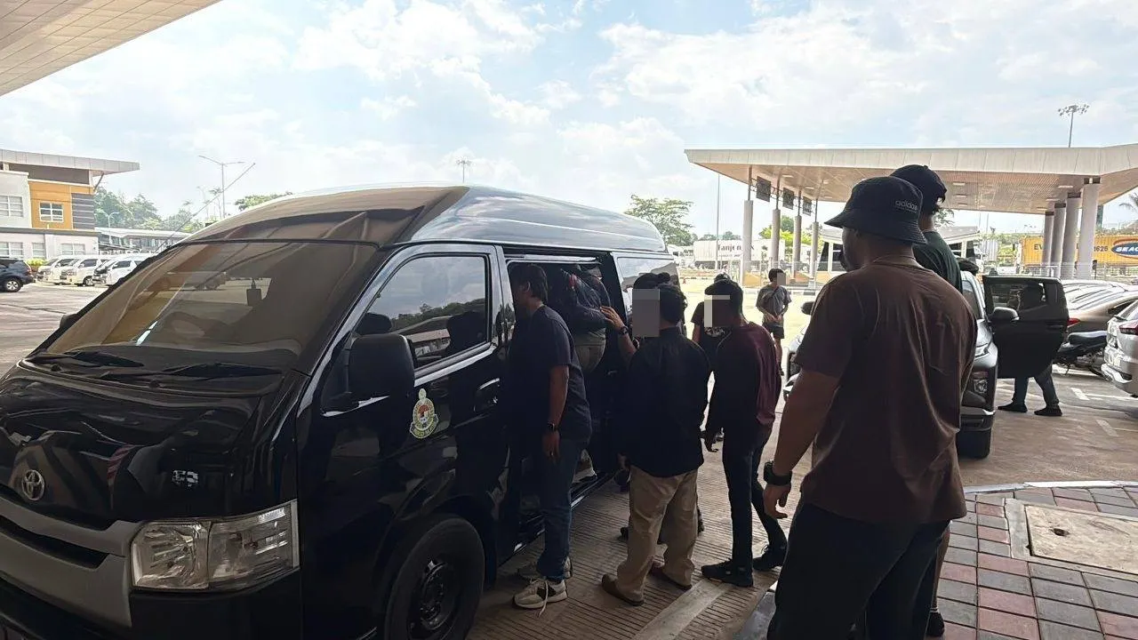 移民局侦破人口贩运集团  逮捕10人包括移民局高官