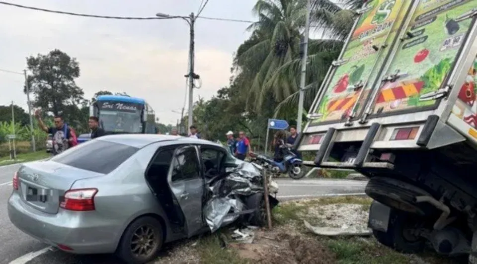 Guru wanita maut kemalangan