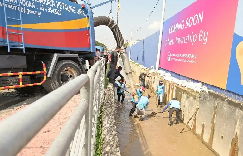 灵市政厅按SOP加强排水沟清理   提升防堵塞与卫生管理