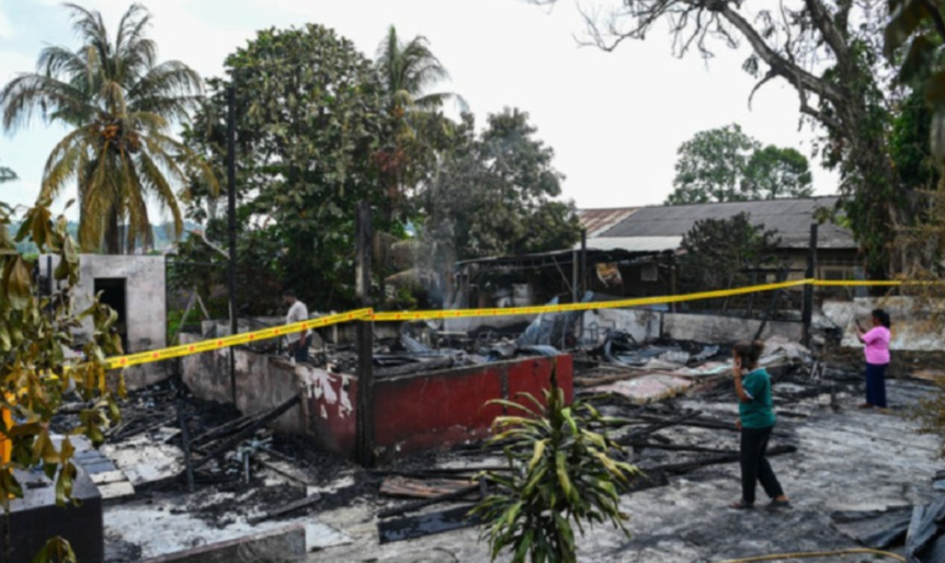 森州议员古拿老家昨晚失火 消防13人扑救房屋烧毁殆尽 