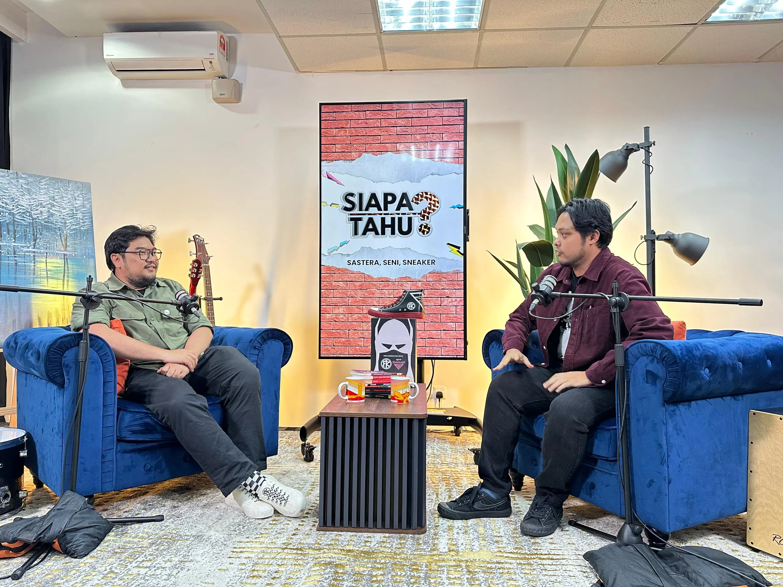 Dari sastera ke 'sneaker': Pengkarya tempatan bawa seni ke jalanan