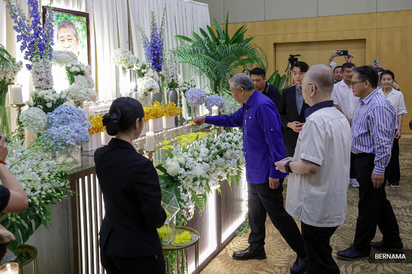 DPM Zahid pays final respects to Tun Dr Ling