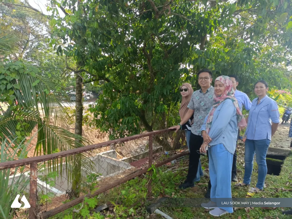 苏阿沙娜花园1路后方沟堤崩塌   加影市会拨49万修复策安全