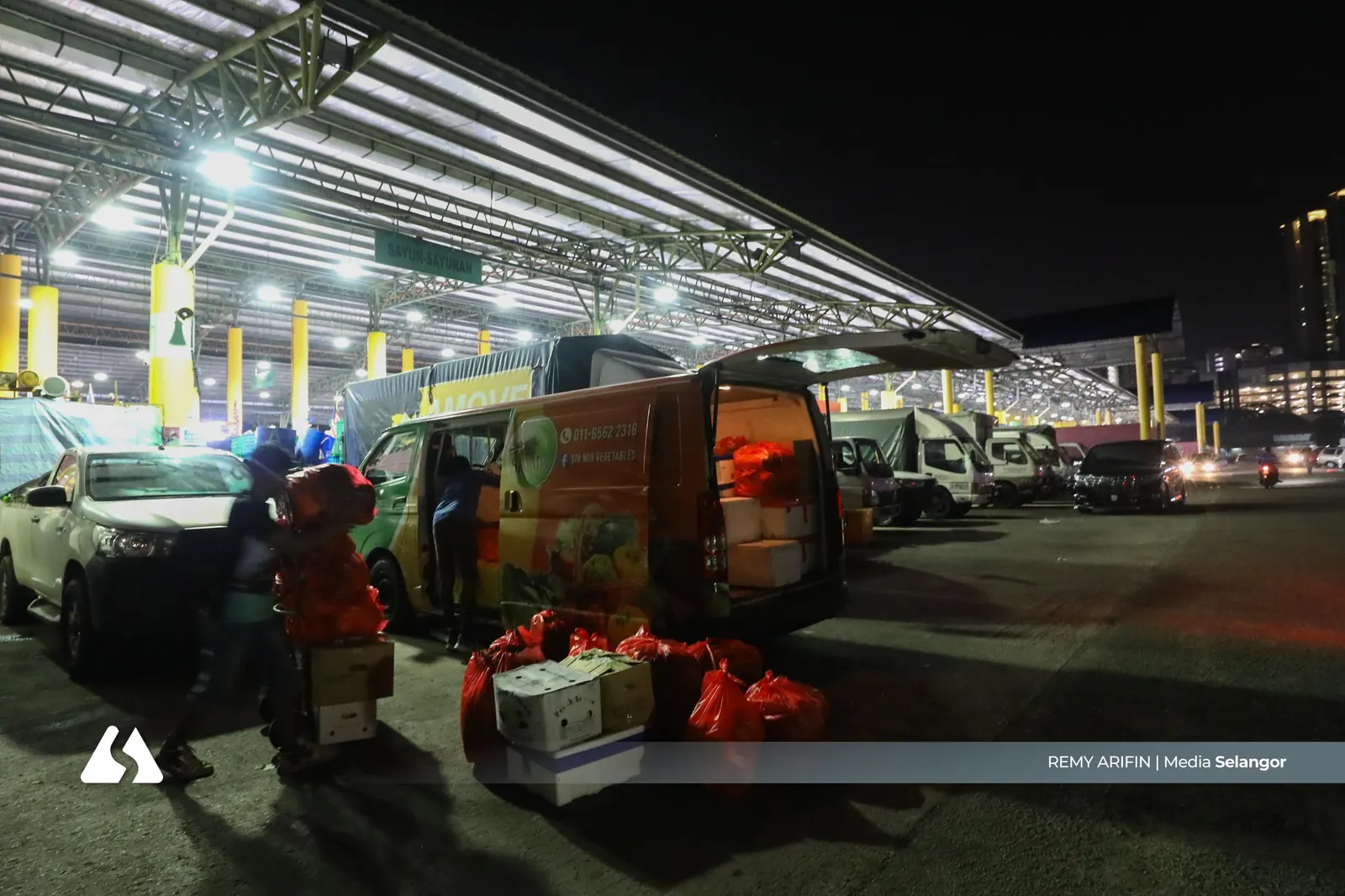 The 3am economy: Unsung workers powering daily life before dawn